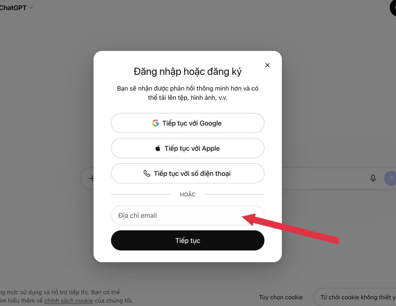 Màn hình đăng nhập ChatGPT, mũi tên chỉ ô Địa chỉ email bên dưới Google và Apple.